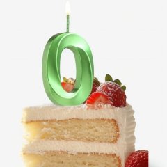 Свеча декоративная Цифра "0" Зелёная грань 5572734